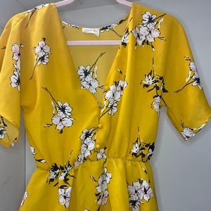 LOOSE YELLOW BLOUSE